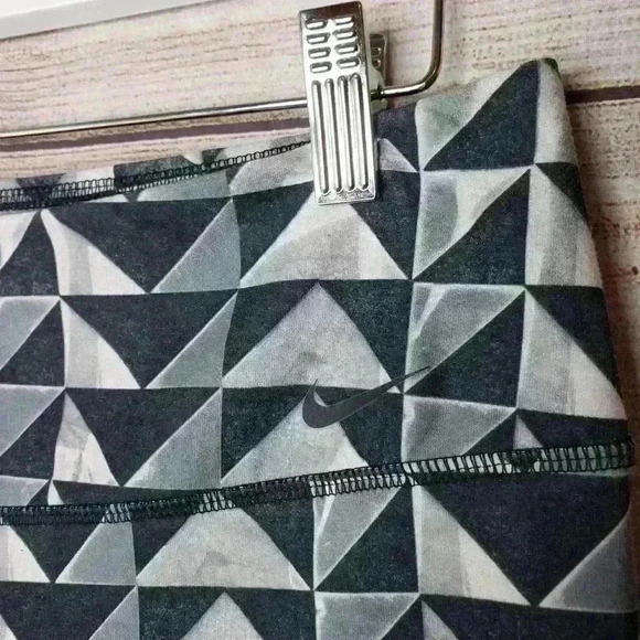 Nike dri fit black gray geometric leggings large - Picture 3 of 9